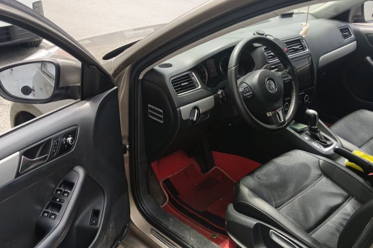 Used Volkswagen Sagitar 2014 Revised Version 1.4TSI Automatic Luxury Edition Driver Seat