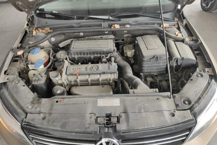 Used Volkswagen Sagitar 2014 Revised Version 1.6L Automatic Comfort Edition Engine Bay