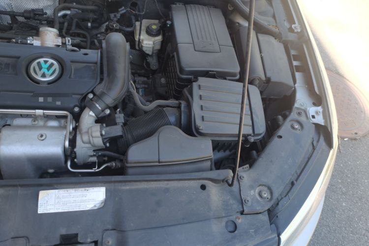 Used Volkswagen Sagitar 2014 Revised Version 1.4TSI Automatic Luxury Edition Engine Bay Left