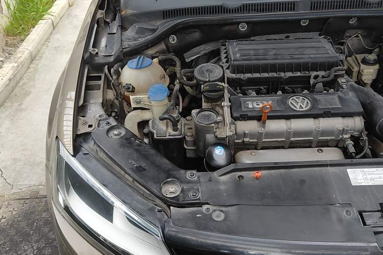 Used Volkswagen Sagitar 2014 1.6L Automatic Comfort Model Engine Bay Right