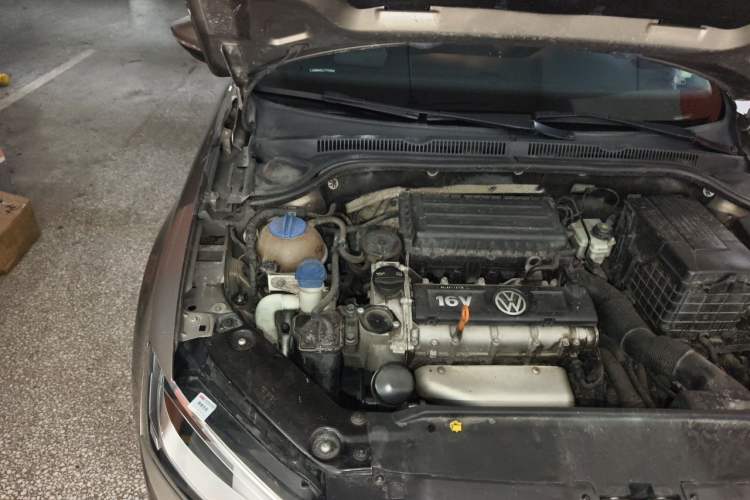 Used Volkswagen Sagitar 2014 Revised Version 1.6L Automatic Leading Edition Engine Bay Right