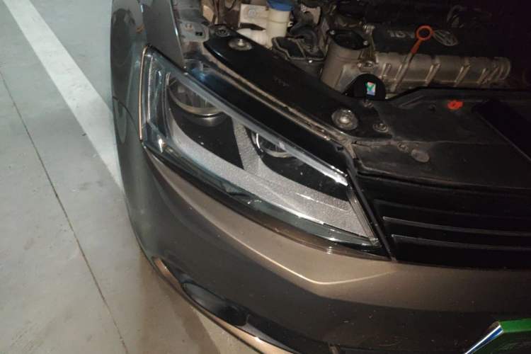 Used Volkswagen Sagitar 2014 1.6L Automatic Comfort Model Engine Bay Right