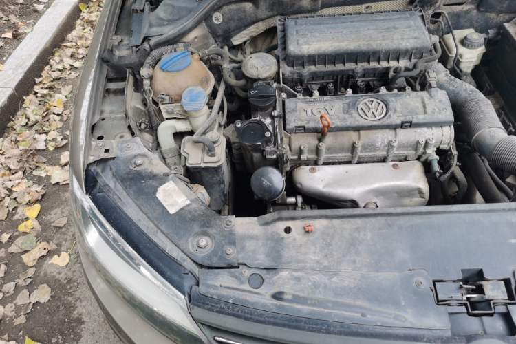 Used Volkswagen Sagitar 2014 Revised Version 1.6L Manual Comfort Edition Engine Bay Right