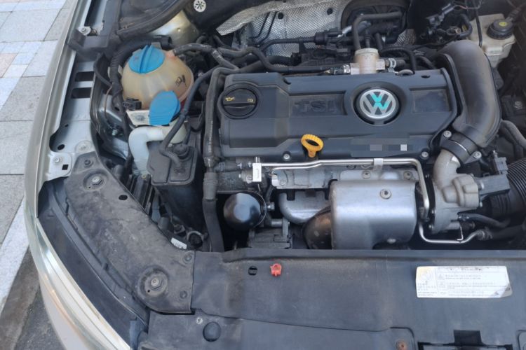 Used Volkswagen Sagitar 2014 Revised Version 1.4TSI Automatic Luxury Edition Engine Bay Right