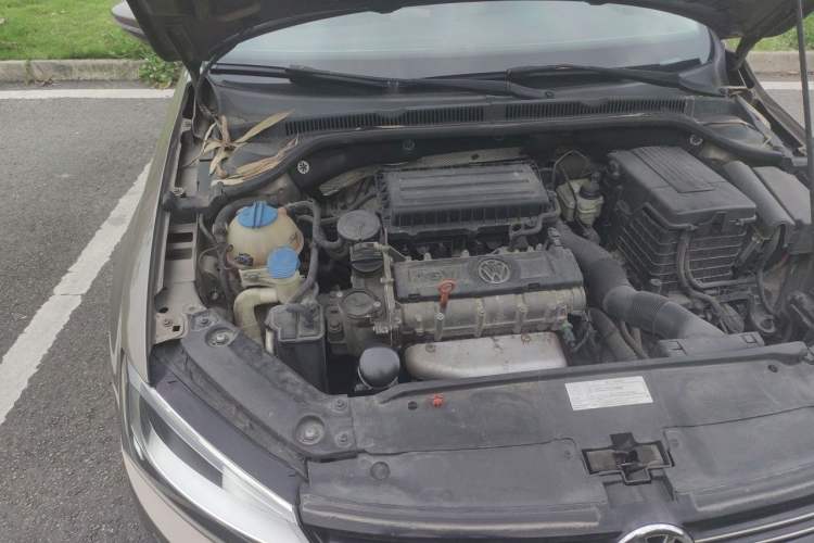 Used Volkswagen Sagitar 2014 1.6L Automatic Comfort Model Engine Bay Right