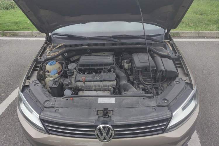 Used Volkswagen Sagitar 2014 1.6L Automatic Comfort Model Engine Bay