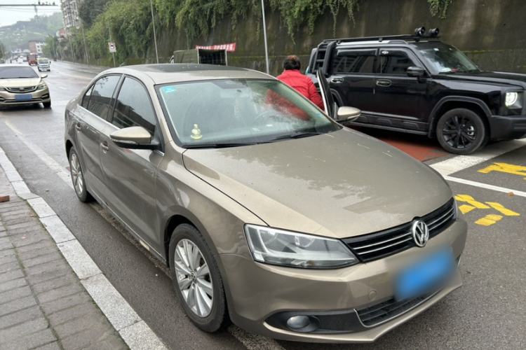 Used Volkswagen Sagitar 2014 1.6L Manual Comfort Model Exterior 2