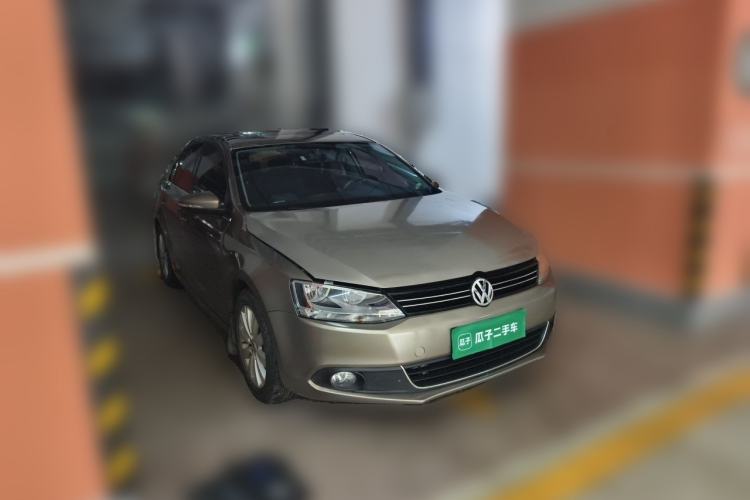 Used Volkswagen Sagitar 2014 Revised Version 1.6L Automatic Leading Edition Front Right 45 Deg