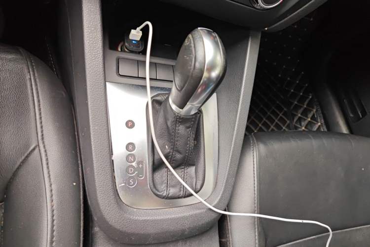 Used Volkswagen Sagitar 2014 Revised Version 1.6L Automatic Comfort Edition Gear Lever