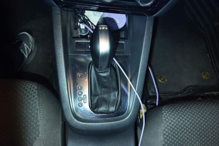 Used Volkswagen Sagitar 2014 Revised Version 1.6L Automatic Leading Edition Gear Lever