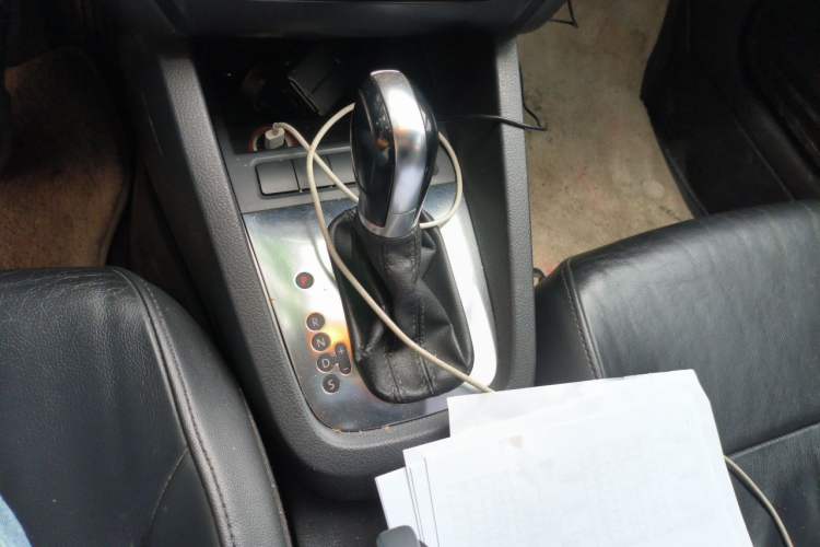Used Volkswagen Sagitar 2014 Revised Version 1.6L Automatic Comfort Edition Gear Lever