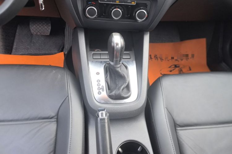 Used Volkswagen Sagitar 2014 Revised Version 1.6L Automatic Comfort Edition Gear Lever