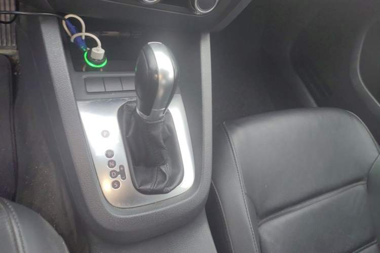 Used Volkswagen Sagitar 2014 1.6L Automatic Comfort Model Gear Lever