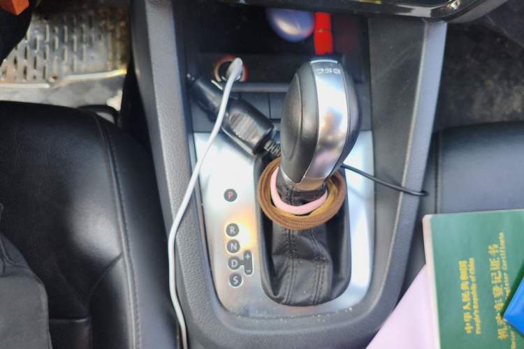 Used Volkswagen Sagitar 2014 Revised Version 1.4TSI Automatic Luxury Edition Gear Lever