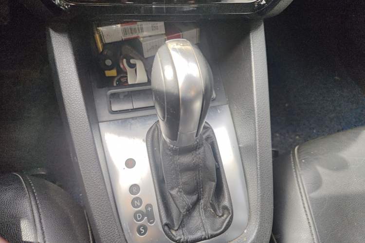 Used Volkswagen Sagitar 2014 Revised Version 1.4TSI Automatic Luxury Edition Gear Lever
