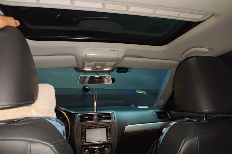 Used Volkswagen Sagitar 2014 1.6L Automatic Comfort Model Headliner