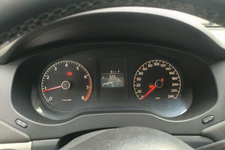Used Volkswagen Sagitar 2014 Revised Version 1.6L Automatic Comfort Edition Instrument Cluster