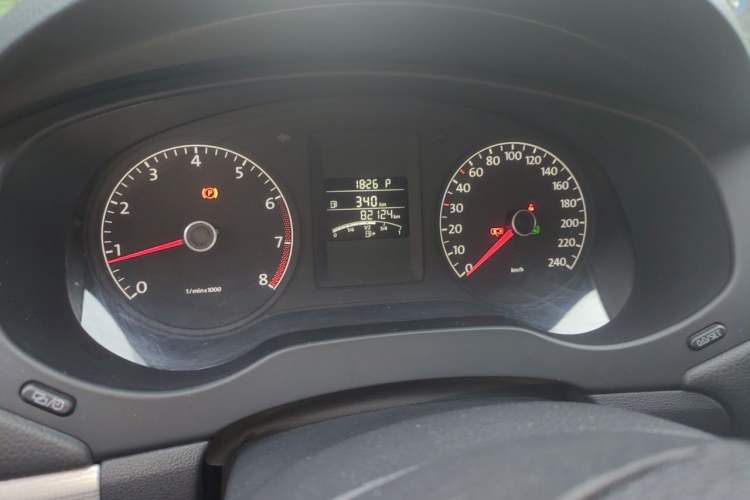 Used Volkswagen Sagitar 2014 1.6L Automatic Comfort Model Instrument Cluster