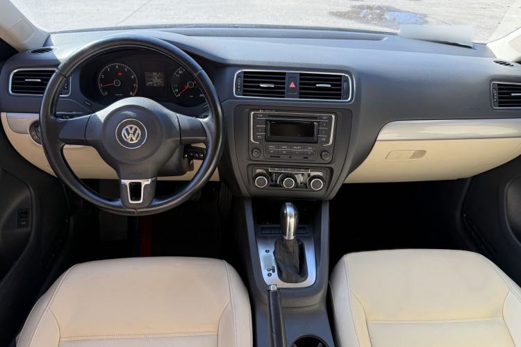 Used Volkswagen Sagitar 2014 Revised Version 1.6L Automatic Comfort Edition Interior 2