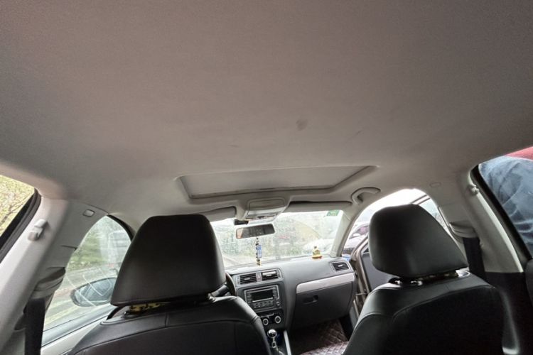 Used Volkswagen Sagitar 2014 1.6L Manual Comfort Model Interior 6