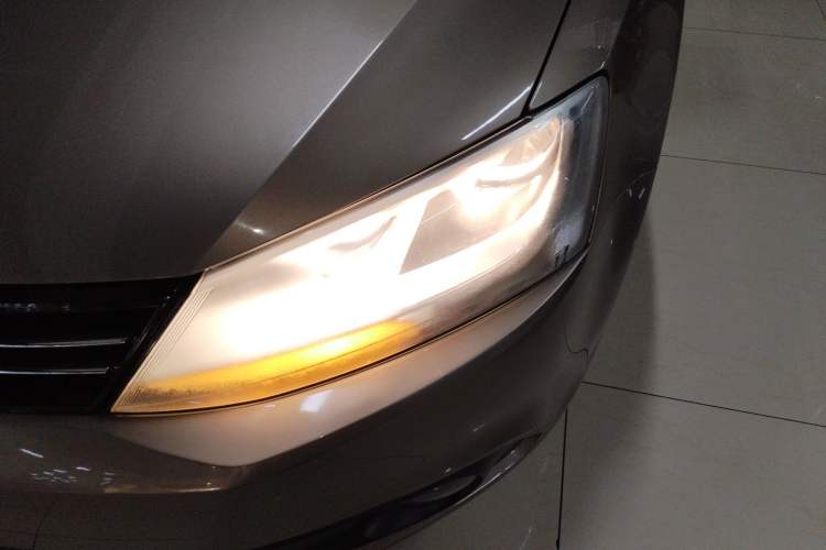 Used Volkswagen Sagitar 2014 Revised Version 1.6L Automatic Comfort Edition Left Front Headlight