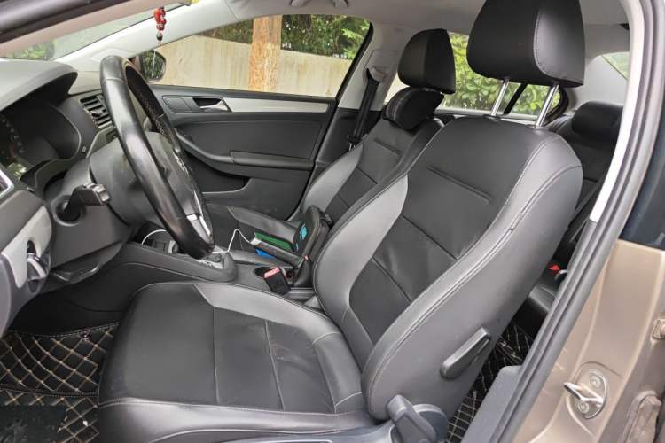Used Volkswagen Sagitar 2014 Revised Version 1.6L Automatic Comfort Edition Left Front Seat