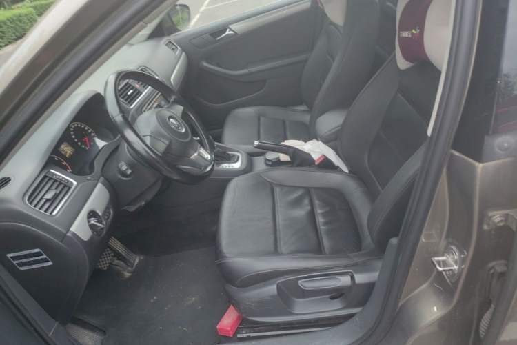 Used Volkswagen Sagitar 2014 1.6L Automatic Comfort Model Left Front Seat