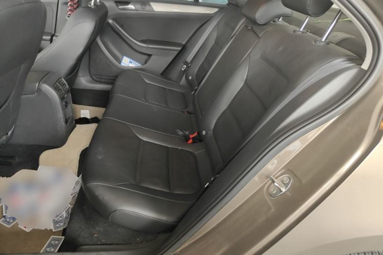 Used Volkswagen Sagitar 2014 Revised Version 1.6L Automatic Comfort Edition Left Rear Seat