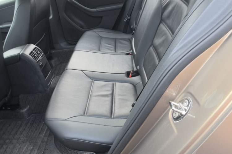 Used Volkswagen Sagitar 2014 Revised Version 1.6L Automatic Comfort Edition Left Rear Seat