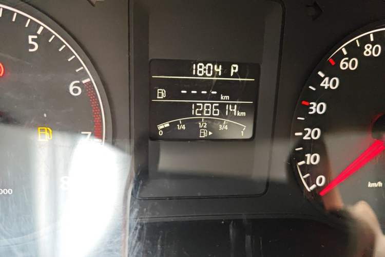 Used Volkswagen Sagitar 2014 Revised Version 1.6L Automatic Comfort Edition Odometer Close Up