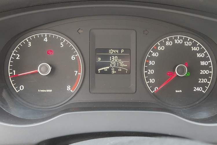 Used Volkswagen Sagitar 2014 1.6L Automatic Comfort Model Odometer Close Up