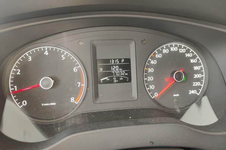 Used Volkswagen Sagitar 2014 Revised Version 1.6L Automatic Comfort Edition Odometer Close Up