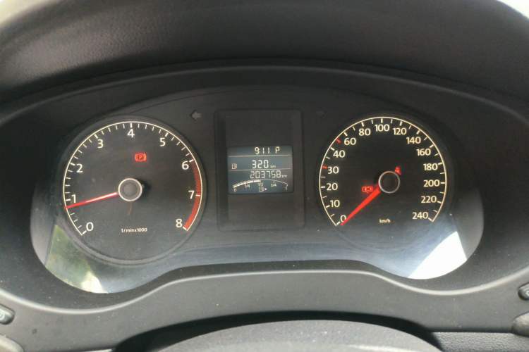 Used Volkswagen Sagitar 2014 Revised Version 1.6L Automatic Comfort Edition Odometer Close Up