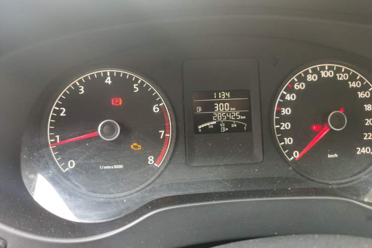 Used Volkswagen Sagitar 2014 Revised Version 1.6L Manual Comfort Edition Odometer Close Up