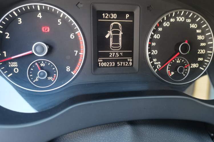 Used Volkswagen Sagitar 2014 Revised Version 1.4TSI Automatic Luxury Edition Odometer Close Up