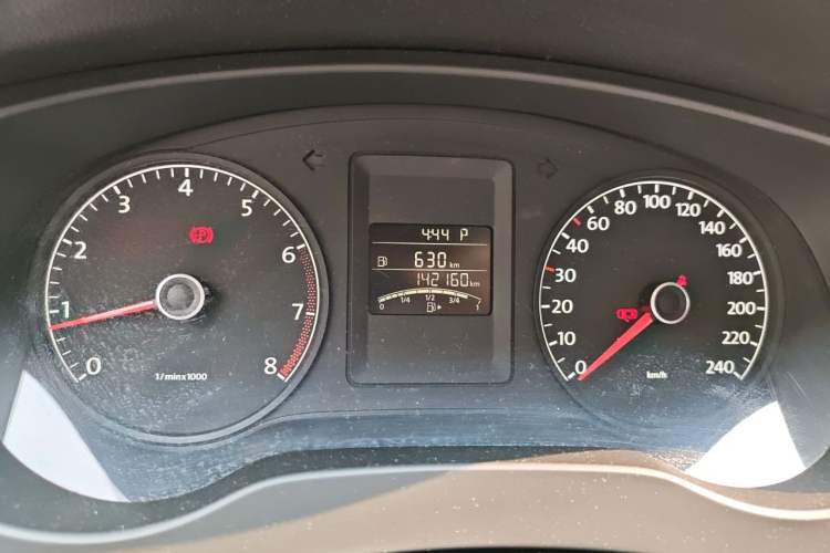 Used Volkswagen Sagitar 2014 Revised Version 1.6L Automatic Comfort Edition Odometer Close Up