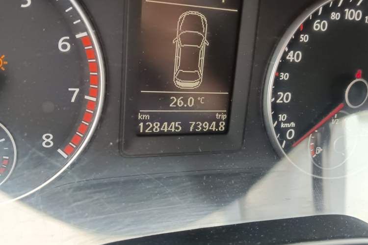 Used Volkswagen Sagitar 2014 Revised Version 1.4TSI Automatic Luxury Edition Odometer Close Up