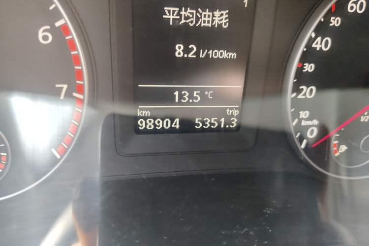 Used Volkswagen Sagitar 2014 Revised Version 1.4TSI Automatic Luxury Edition Odometer Close Up
