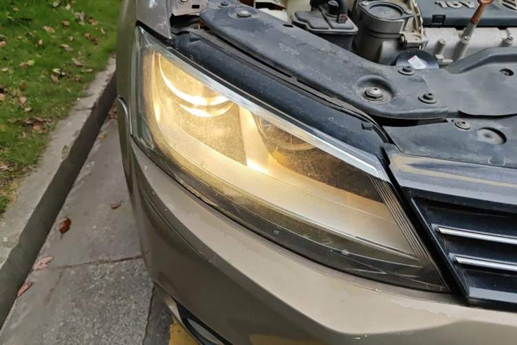 Used Volkswagen Sagitar 2014 Revised Version 1.6L Automatic Comfort Edition Right Front Headlight