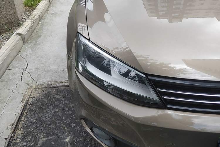 Used Volkswagen Sagitar 2014 1.6L Automatic Comfort Model Right Front Headlight