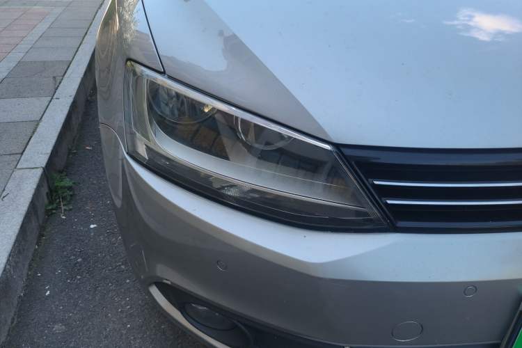 Used Volkswagen Sagitar 2014 Revised Version 1.4TSI Automatic Luxury Edition Right Front Headlight