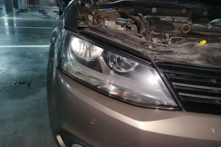 Used Volkswagen Sagitar 2014 Revised Version 1.4TSI Automatic Luxury Edition Right Front Headlight