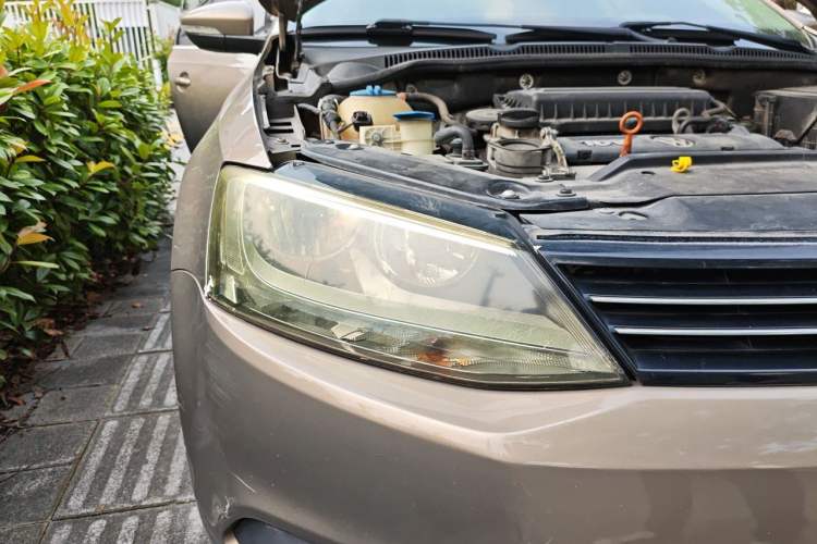 Used Volkswagen Sagitar 2014 Revised Version 1.6L Automatic Comfort Edition Right Front Headlight