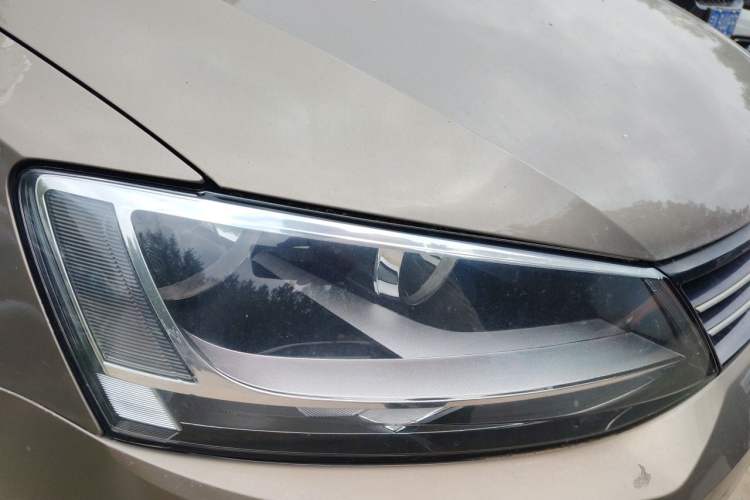 Used Volkswagen Sagitar 2014 Revised Version 1.4TSI Automatic Luxury Edition Right Front Headlight