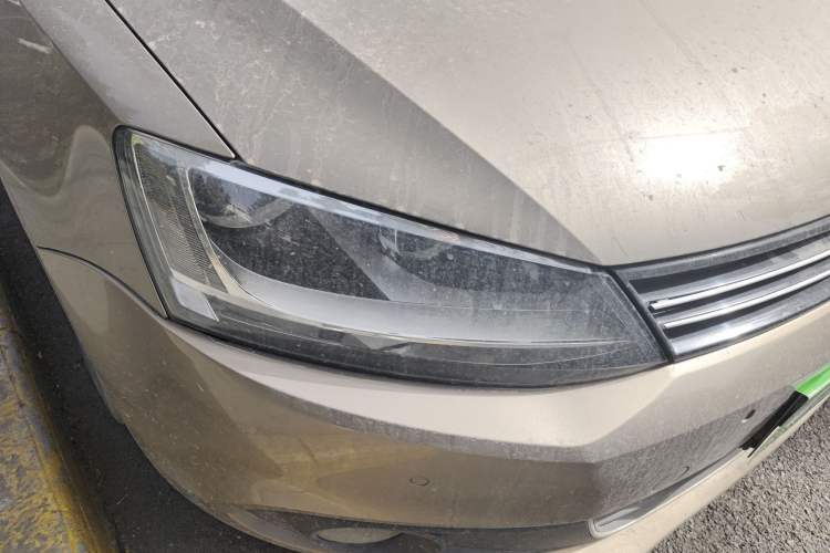 Used Volkswagen Sagitar 2014 Revised Version 1.4TSI Automatic Luxury Edition Right Front Headlight