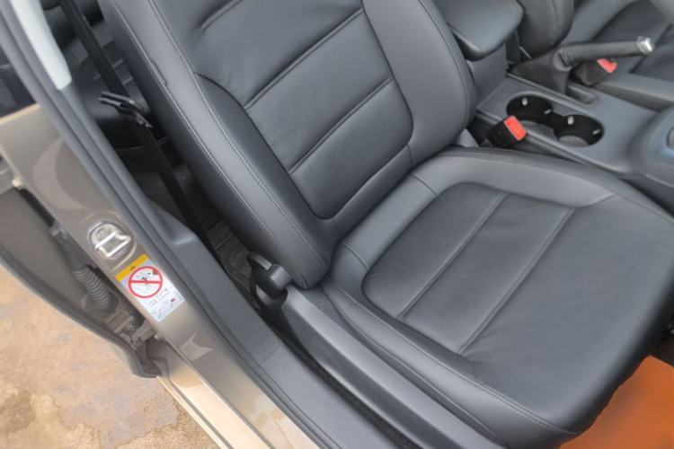 Used Volkswagen Sagitar 2014 Revised Version 1.6L Automatic Comfort Edition Right Front Seat