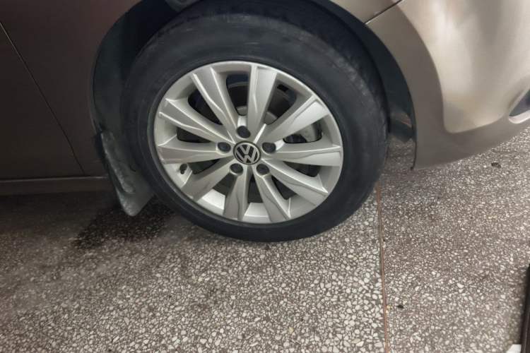 Used Volkswagen Sagitar 2014 Revised Version 1.6L Automatic Leading Edition Right Front Wheel Hub