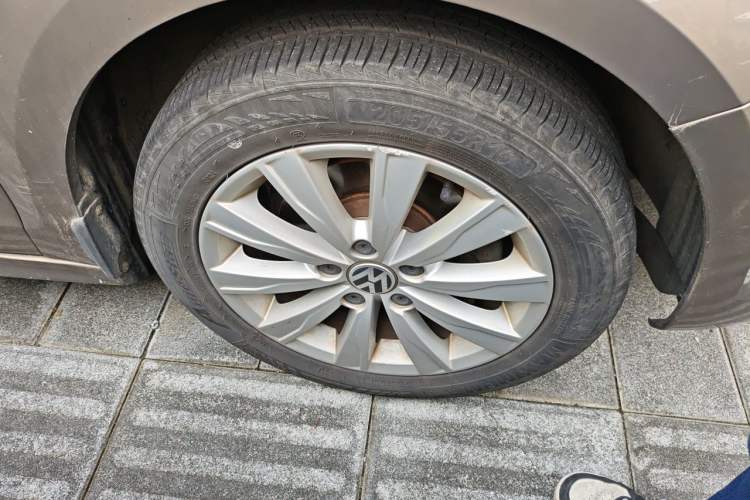 Used Volkswagen Sagitar 2014 Revised Version 1.6L Automatic Comfort Edition Right Front Wheel Hub