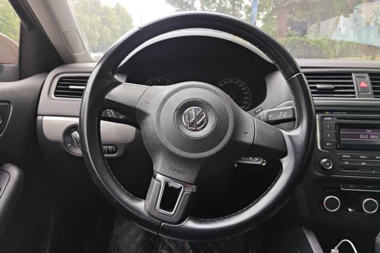 Used Volkswagen Sagitar 2014 Revised Version 1.6L Automatic Comfort Edition Steering Wheel