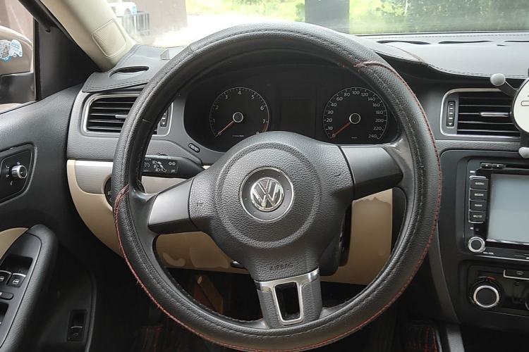 Used Volkswagen Sagitar 2014 1.6L Automatic Comfort Model Steering Wheel